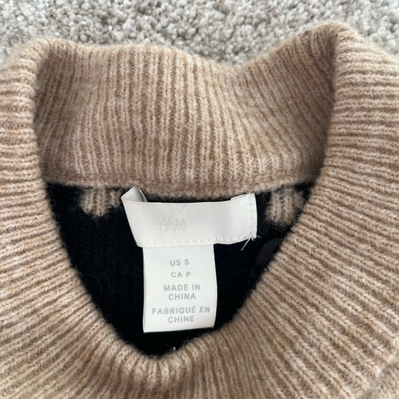 H&M Beige and Black Polka Dot Crewneck Sweater - Picture 5 of 5